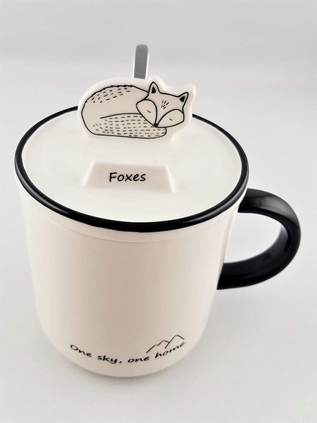 Tasse en céramique avec support de téléphone en forme d'animal sur le couvercle