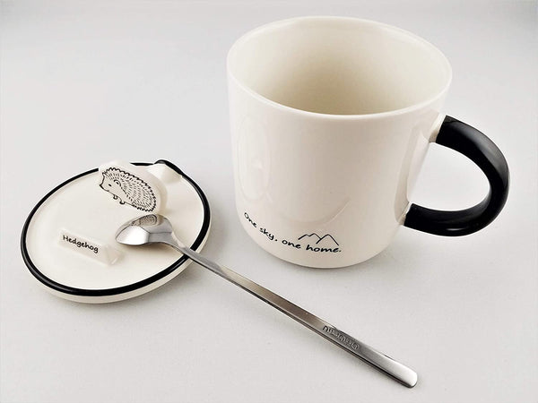 Tasse en céramique avec support de téléphone en forme d'animal sur le couvercle