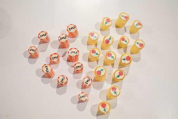 Tubes de bonbons sur le thème de l'amour