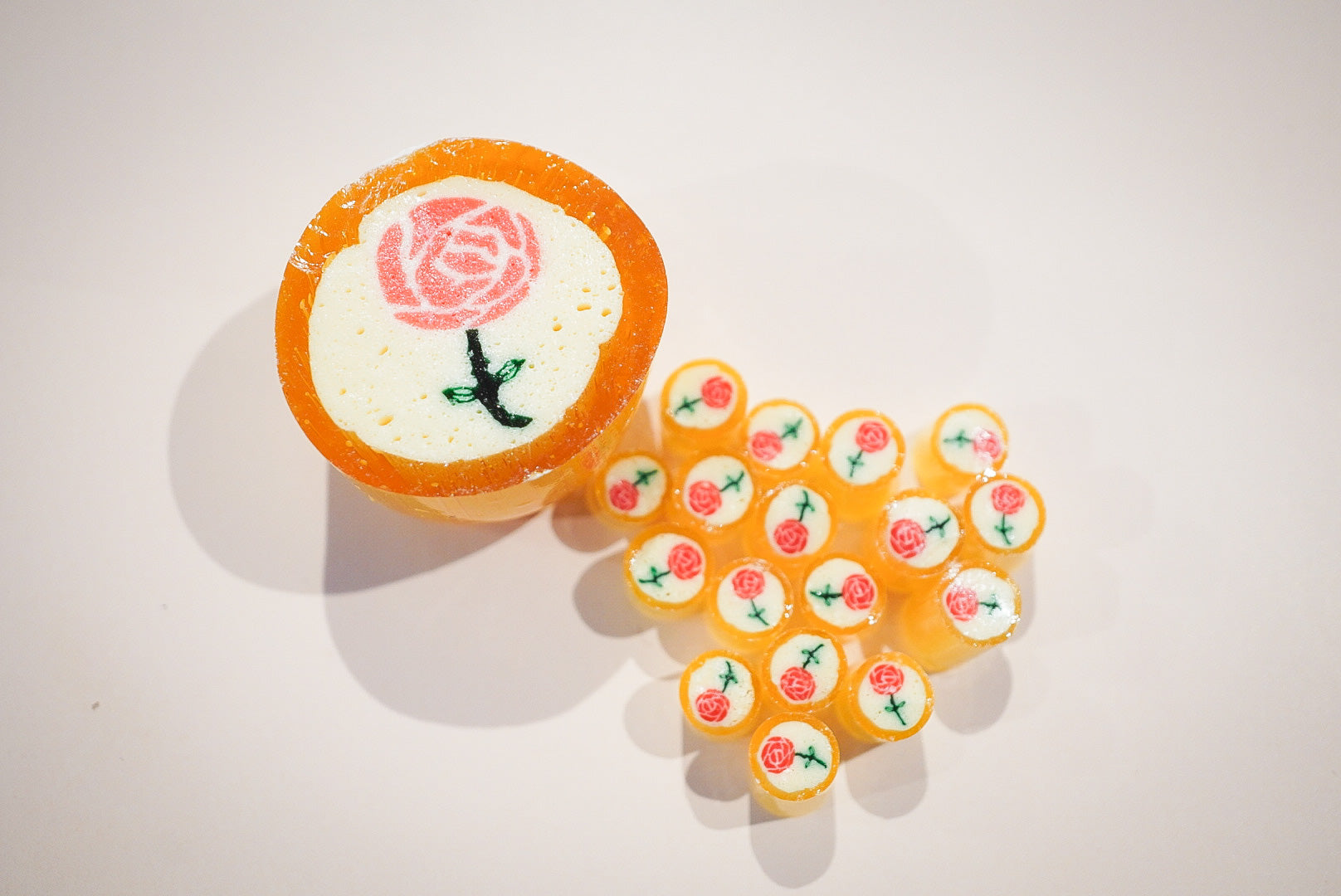 Tubes de bonbons sur le thème de l'amour