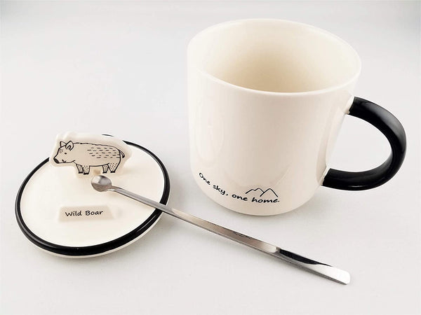 Tasse en céramique avec support de téléphone en forme d'animal sur le couvercle