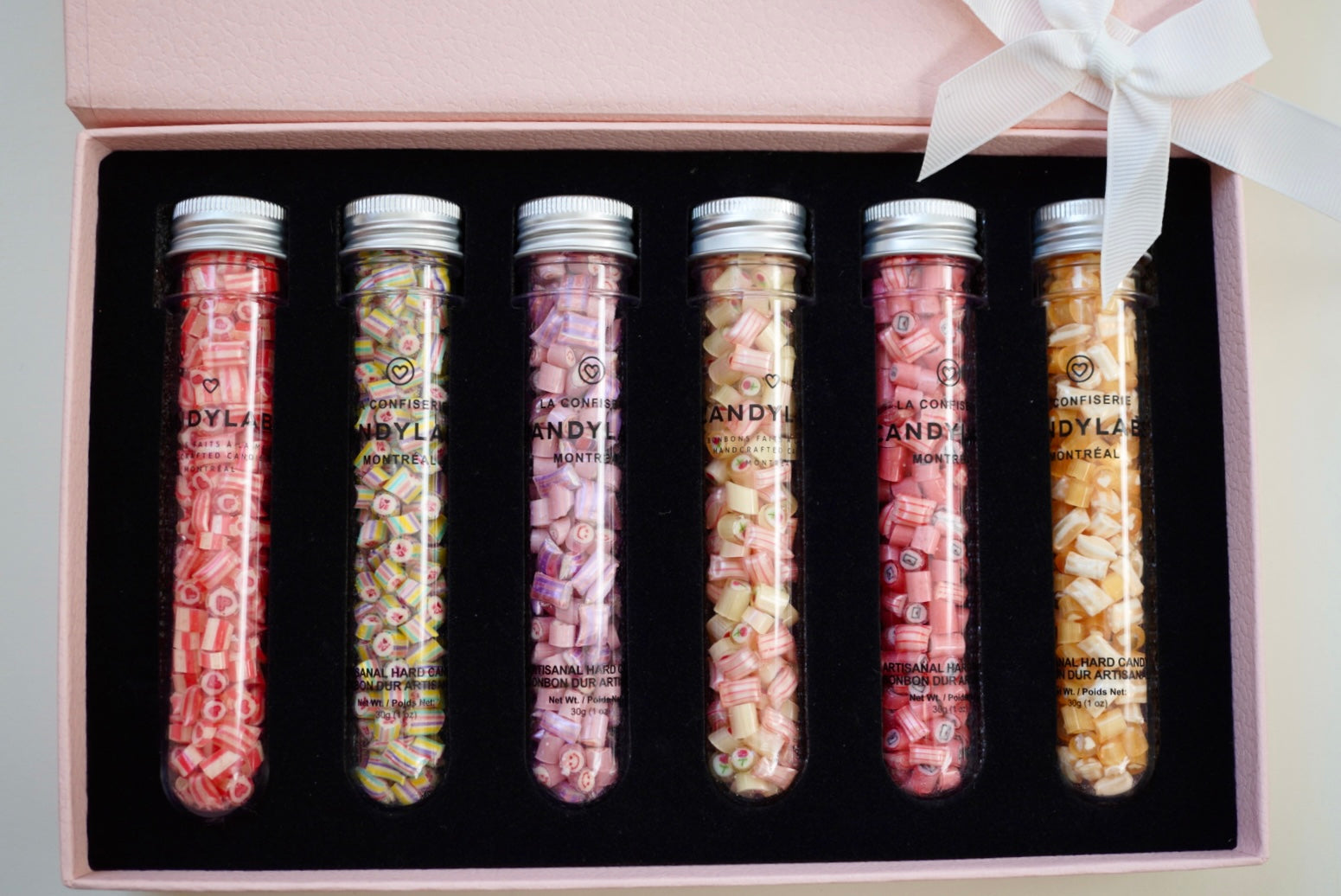 Tubes de bonbons sur le thème de l'amour