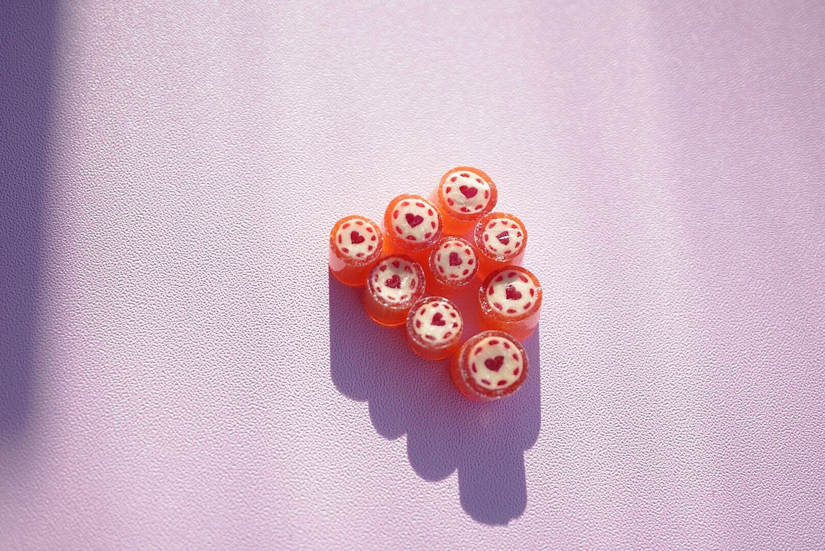 Tubes de bonbons sur le thème de l'amour