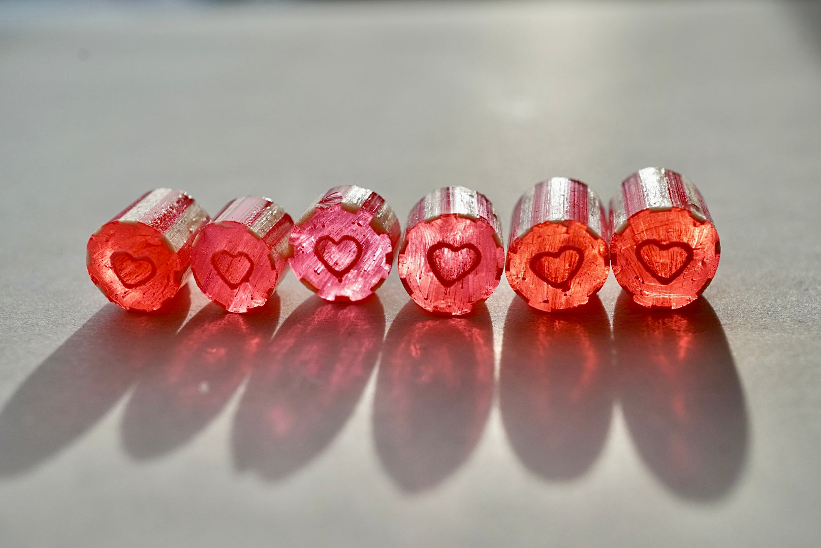 Tubes de bonbons sur le thème de l'amour